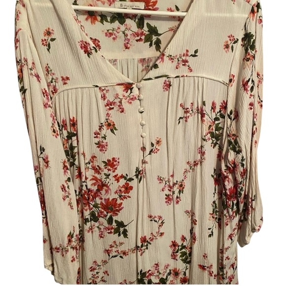 Skies are Blue Devan Button Detail Woven Top Size 2X - Picture 6 of 8